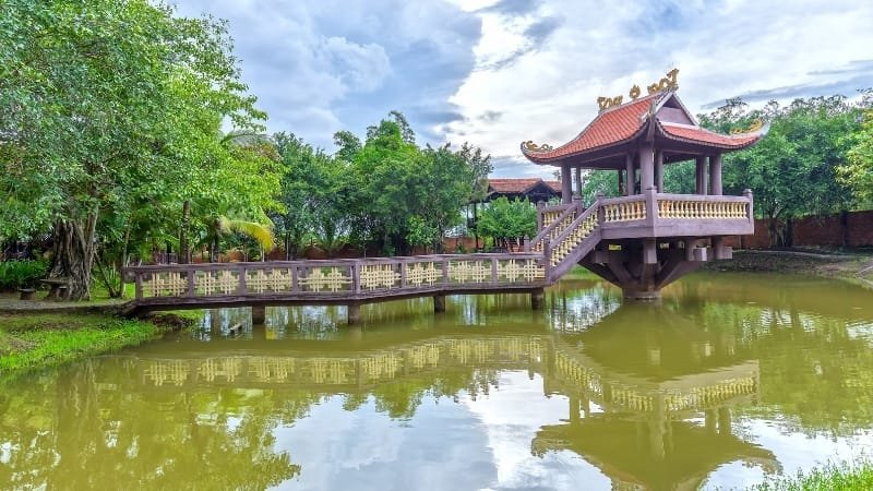 Surrounding One Pillar Pagoda