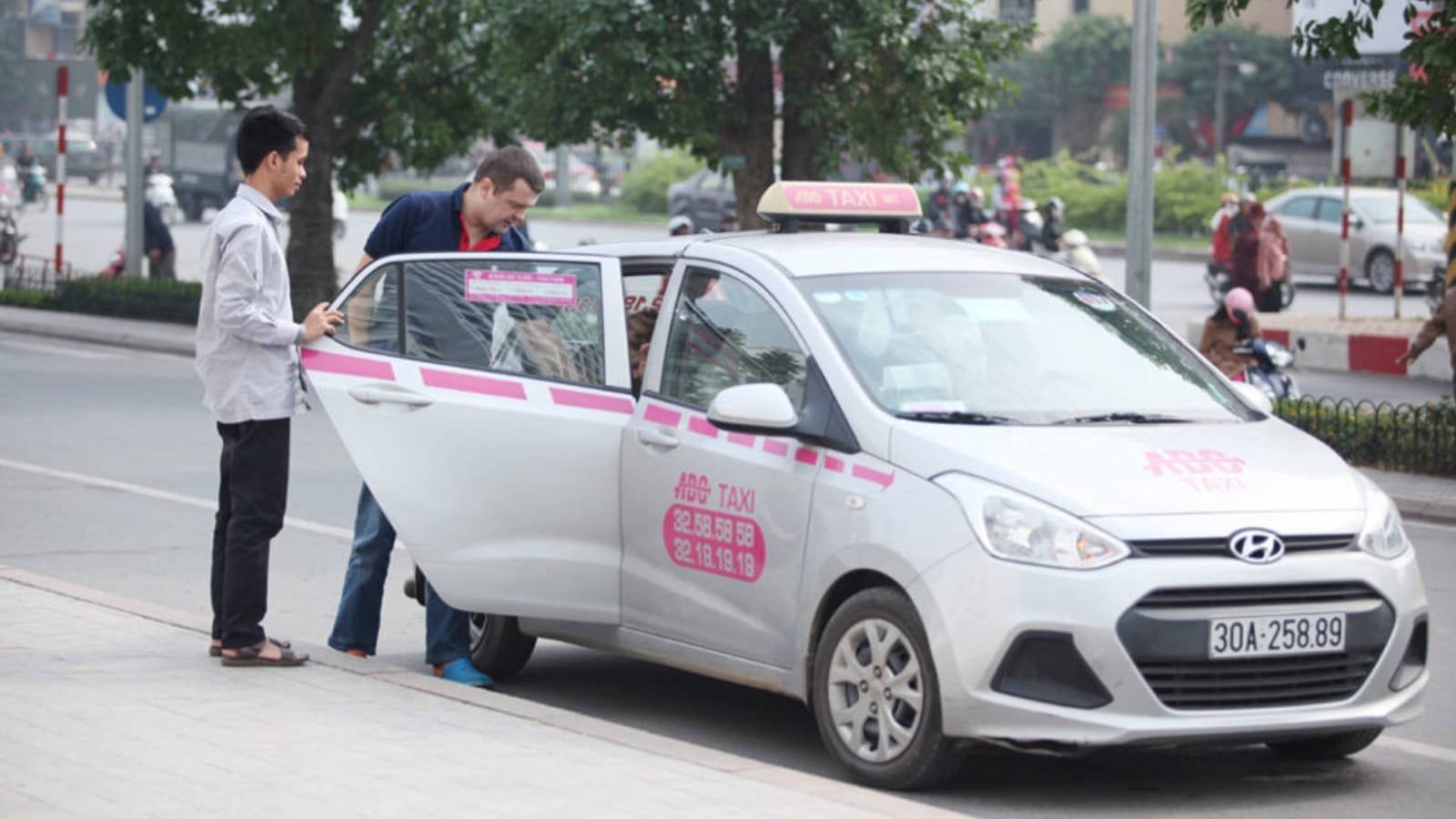 Embark On The Friendly Ride With Traditional Taxi